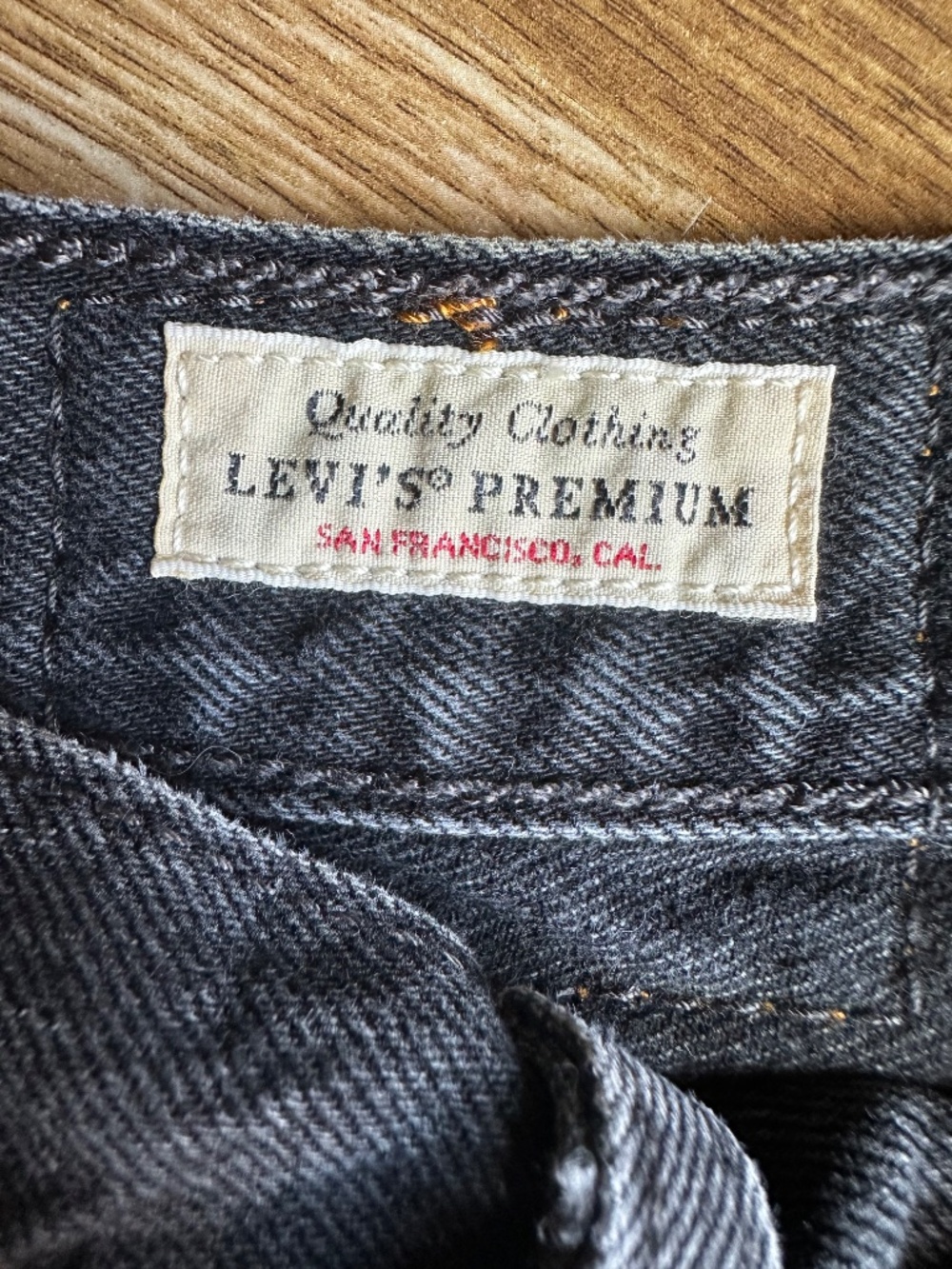 Levi Shorts - Picture 4 of 4